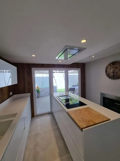 Casa Familiar En Sevilla Este 0*, 塞维利亚